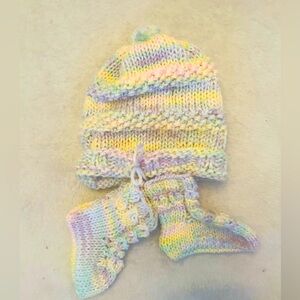 🆕 Pastel Knit Baby Hat and Booties Set Newborn